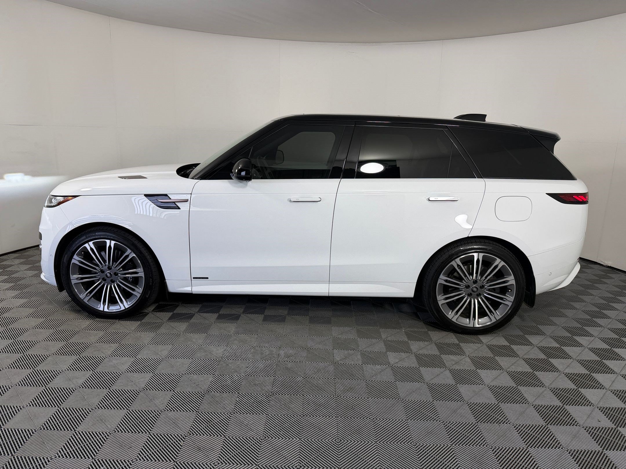 land rover range rover sport 2025 SAL119F4XSA454813 image land rover range rover sport 2025 SAL119F4XSA454813 image